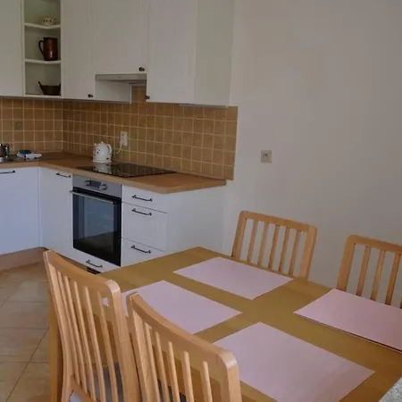 3 Bedroom Luxury Garden Oasis *
