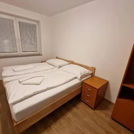 Apartment 3 Bedroom Luxury Garden Oasis *