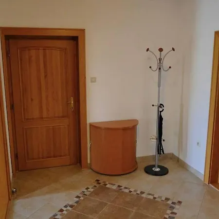 3 Bedroom Luxury Garden Oasis Lägenhet Bratislava