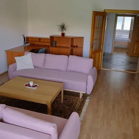 Lägenhet 3 Bedroom Luxury Garden Oasis