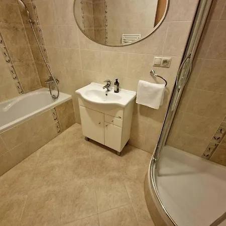3 Bedroom Luxury Garden Oasis Apartment
